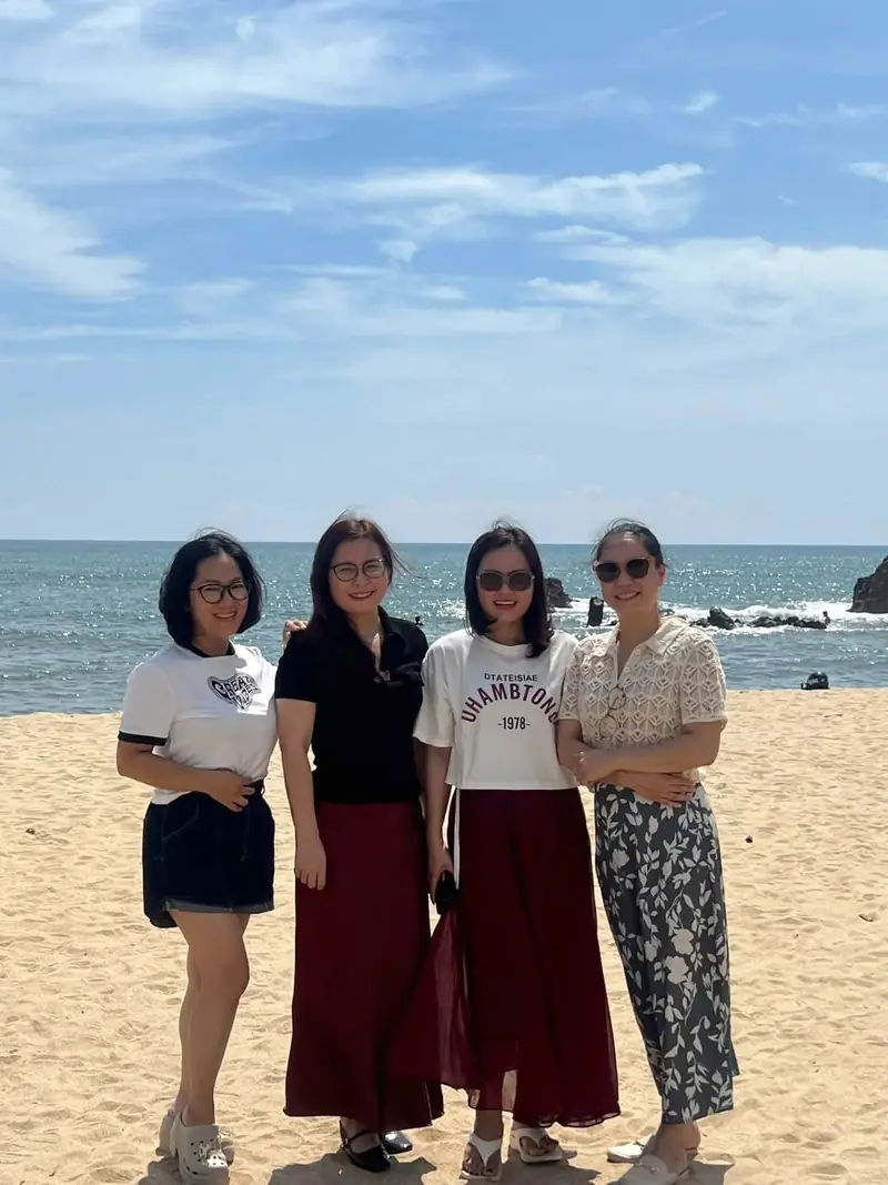 Khách MUY dạo biển ngày nắng